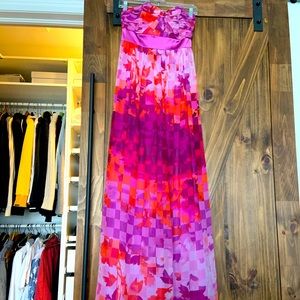 Beautiful dress for fancy occasion. Worn once !